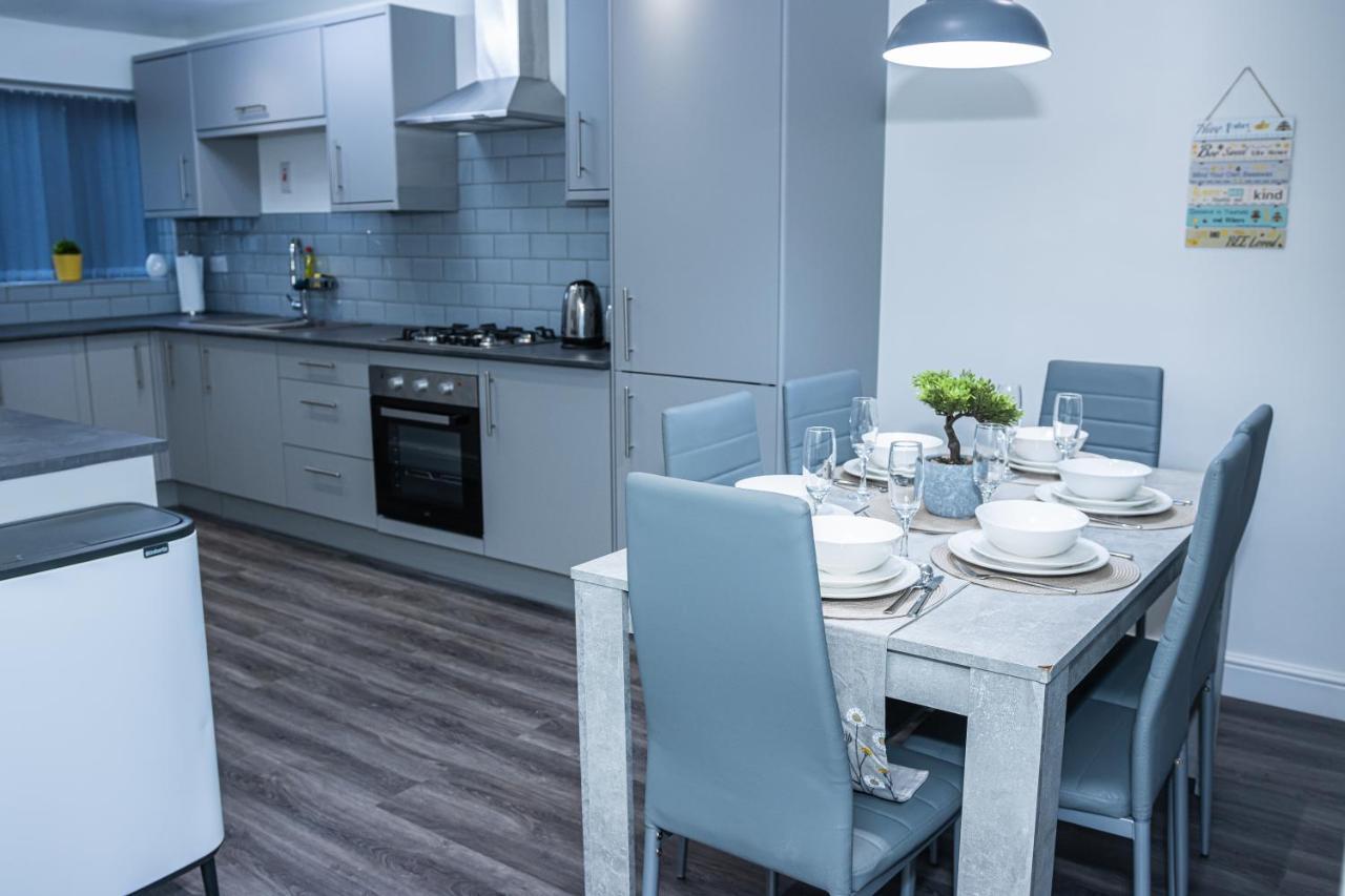 Lush Lodge -Home Away In Telford, For Contractors, Families, Group Of Friends, Long Term Stays Exterior foto